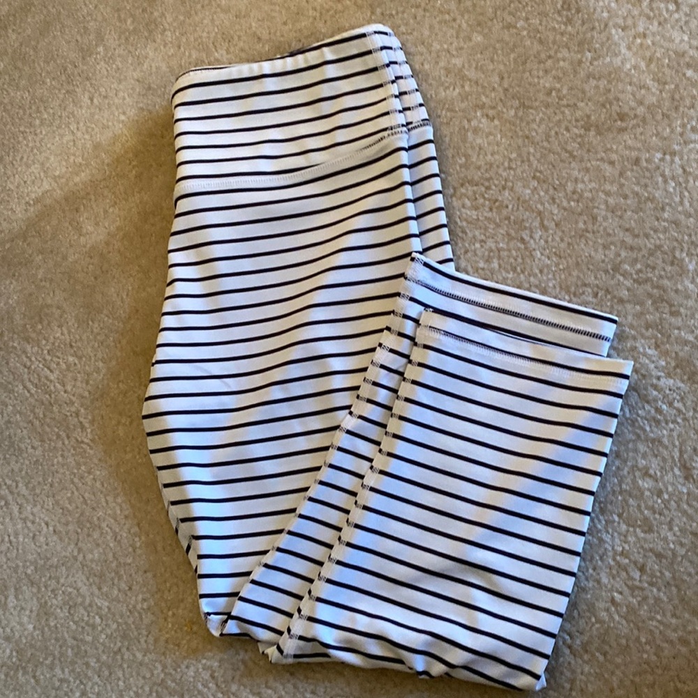 Scorpio Sol, cropped leggings, size medium